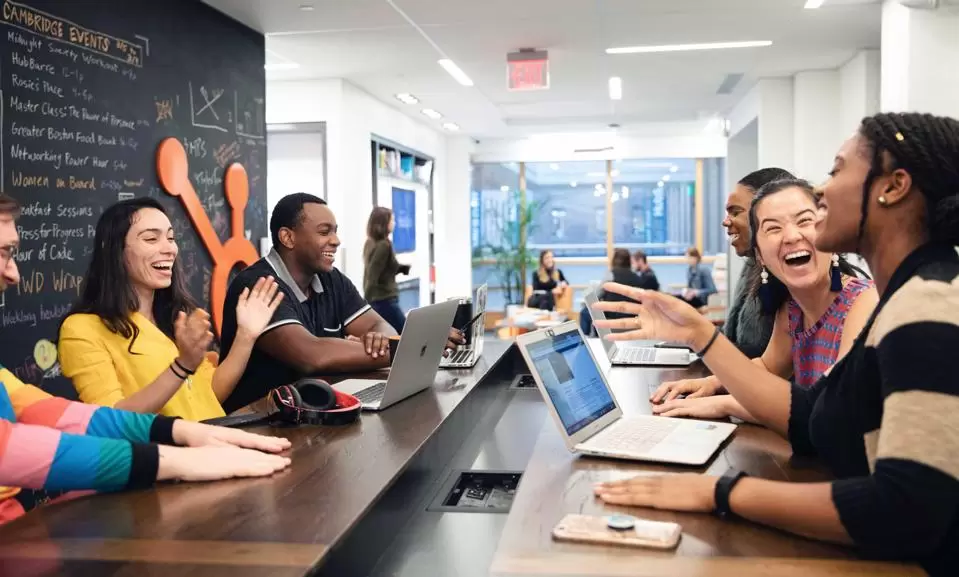 Leverage LinkedIn Live to Maximize Brand Visibility and Engagement 1